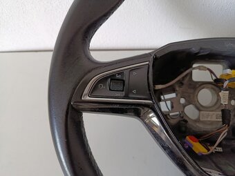 volant superb3 octavia3 3v0419091L 150€ - 2