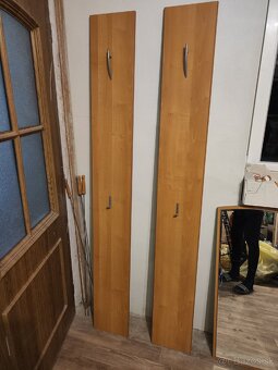 Zrkadlo a vešiaky - 2