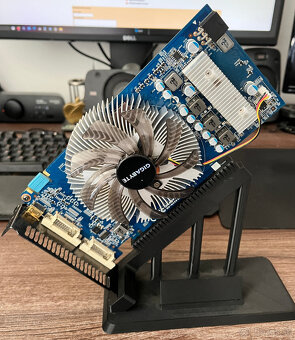 GIGABYTE NVIDIA GTX 550 Ti - 2