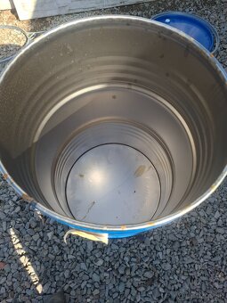 predam plechové 200l sudy , čiste - 2