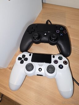 PS4 Pro (tichá verzia) + 2 ovládače + nová batéria - 2