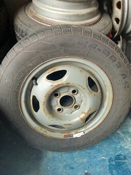 Celoročné pneu + disky 4x100 165/70 r13 - 2