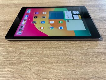 9,7” tablet iPad 6 generácie / 128GB TOP stav - 2