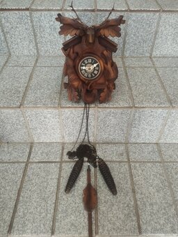 Kukučkove hodiny,žehlička na uhlie, monchichi,gitara cremona - 2