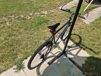 Starší horský bicykel - 2
