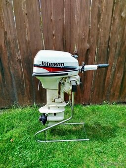 ZÁVESNÝ LODNÝ MOTOR JOHNSON 9.9 - 2