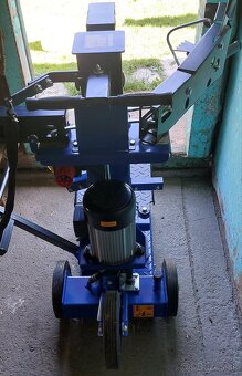 Scheppach Vertikálny štiepač dreva COMPACT 15 T, 3500W, 400 - 2