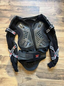 Predám Chránič tela EMERZE EM7 - 2