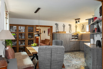 Zrekonštruovaný dom s bazénom a veľkým pozemkom | Podlipníky - 2