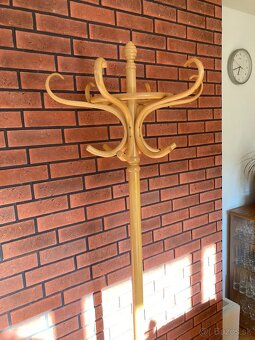 Stojanový vešiak - 2