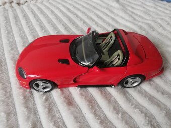 1:18 DODGE Viper RT10 1992 Bburago  cervena  cabrio - 2