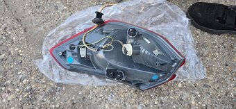 Predam svetlo ford focus - 2