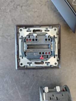 Žalúziový spínač VALENA LIFE - 2