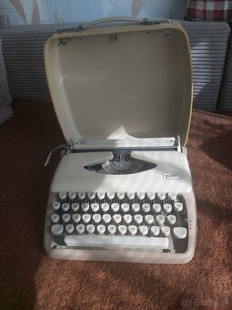 Kufríkový písací stroj - 2