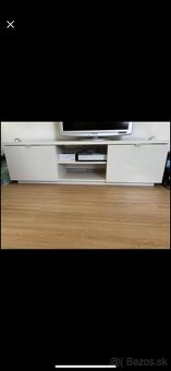 Stolík pod televízor - 2