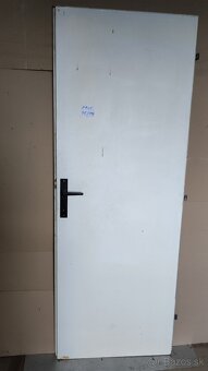 Panelákové dvere, matrace, kovový rošt - 2