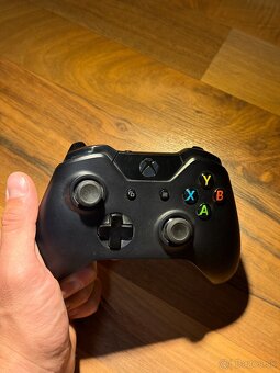 Xbox One ovládač - 2