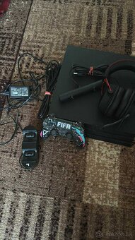 PREDÁM PS 4 PRO AJ S PRÍSLUŠENSTVOM - 2