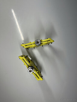 Pedále, neonové - 2