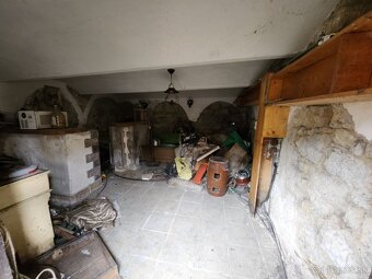 Na predaj starší rodinný dom, pozemok 246 m2, Zliechov. - 2