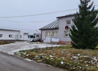 REZERVOVANÉ - Stavba s veľkým pozemkom vhodná na komerčné vy - 2