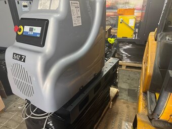 Predám skrutkový kompresor 5,5 kw/270 - 2