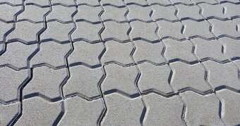 Zámková dlažba Uni-L sivá (17 m², hrúbka 6 cm) - 2