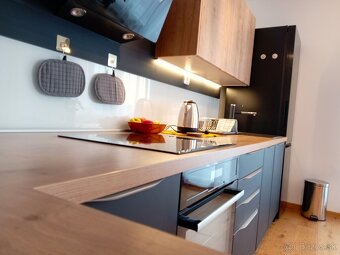 Novostavba : 2 izbový byt s veľkou loggiou 8 m2 | 53 m2 | KE - 2