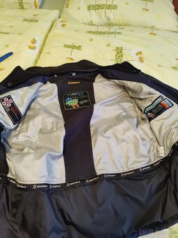 lyžiarská bunda, okuliare a rukavice - 2