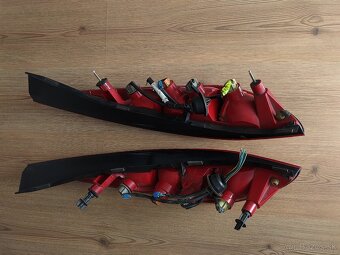 Ford Mondeo mk3 combi zadné svetlá - 2