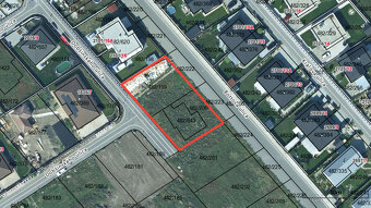 Krásny stavebný pozemok s platným stavebným povolením a proj - 2