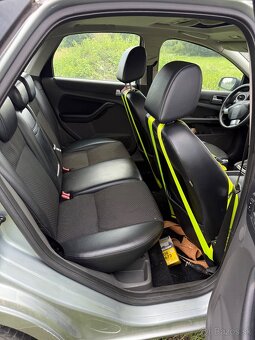 Ford focus mk2 Sedacky interiér - 2