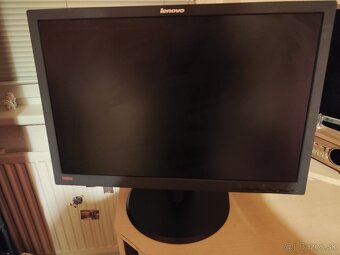 2× Lenovo ThinkVision 22" LED LCD monitory - 2