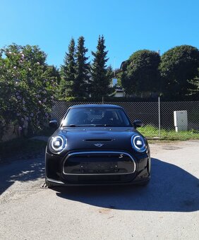 Predám  Mini Cooper E SE Elektro 184 Koní 2021 - 2