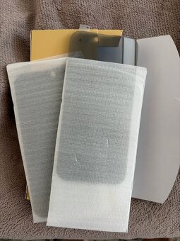 Ochranné tmavé sklá na IPhone 15 - 2