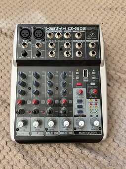 Behringer Xenyx QX602MP3 - 2