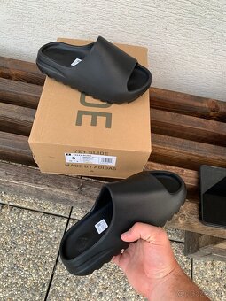 Yeezy Slide Onyx - 2