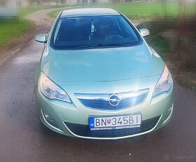 Opel Astra J 1.4 benzín - 2