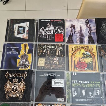 CD-čka...PINK FLOYD,IRON MAIDEN,NIGHTWISH,GUNS N ROSES,DOORS - 2