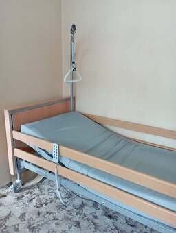 Polohovateľná posteľ - 2