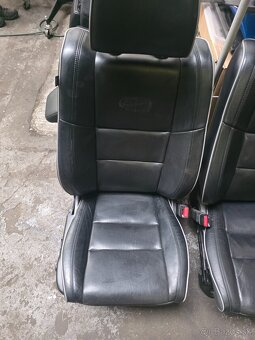 Jeep Grand Cerokee wk2 sedacky komplekt - 2