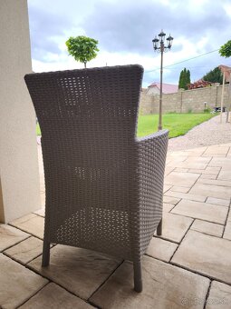 Plastové stoličky - 2