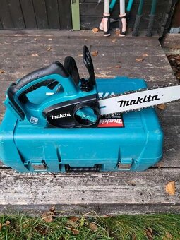 Aku řetězová pila Makita DUC122Z +2x baterie a další - 2