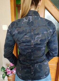 Dámska slim košeľa Calvin Klein Jeans, veľ. XS/S - 2