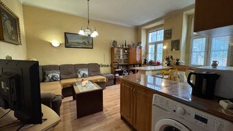 NA PREDAJ 2 izbový byt v historickej bytovke v centre NITRY - 2