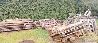 PONÚKAM NA PREDAJ DREVO S PALIET NA PALENIE. - 2