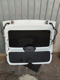 Skoda Rapid kufrove dvere spaceback - 2