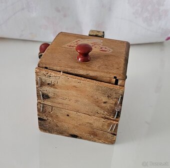 Starozitny mlyncek na kavu - 2