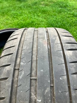 225/40 R18 - 2