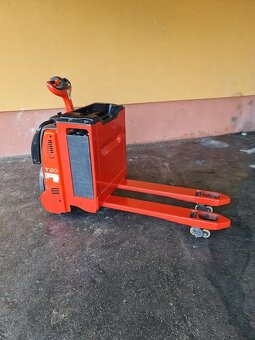 Predám ručne vedený elektrický paletový vozík LINDE -T20 - 2